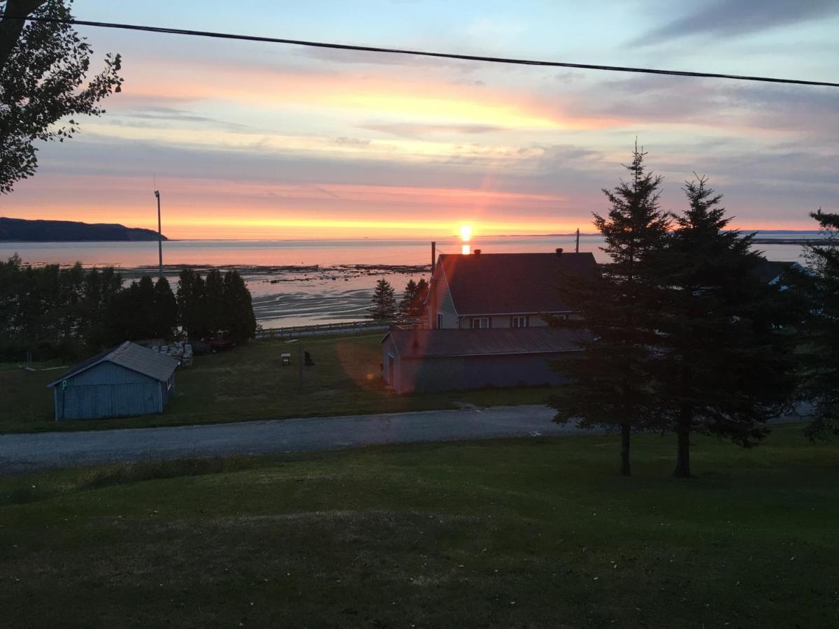 Les Chalets De La Colline Inc Baie-Sainte-Catherine Luaran gambar