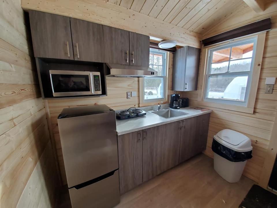 Les Chalets De La Colline Inc Baie-Sainte-Catherine Luaran gambar