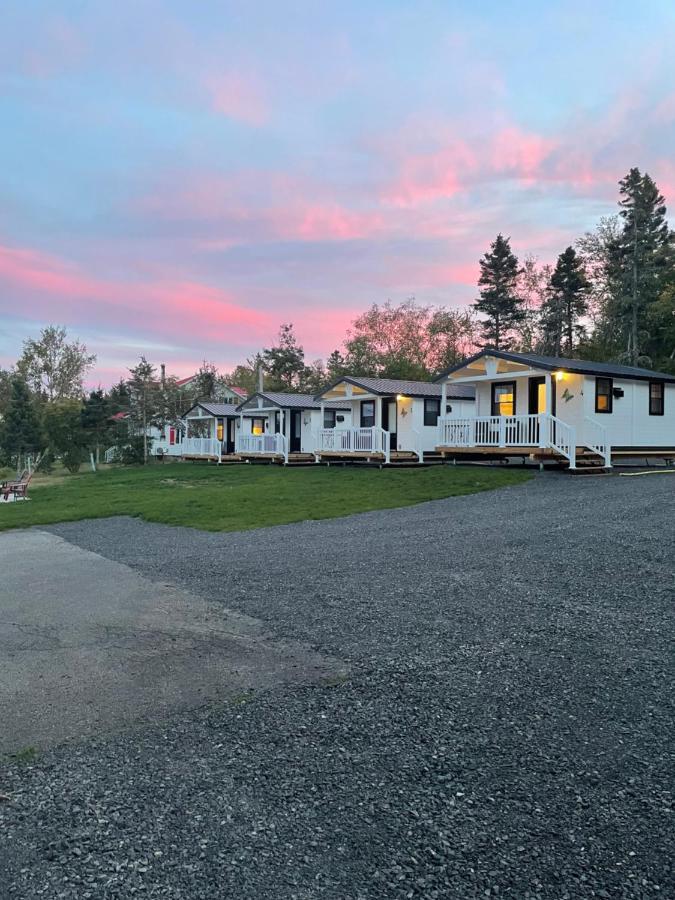 Les Chalets De La Colline Inc Baie-Sainte-Catherine Luaran gambar