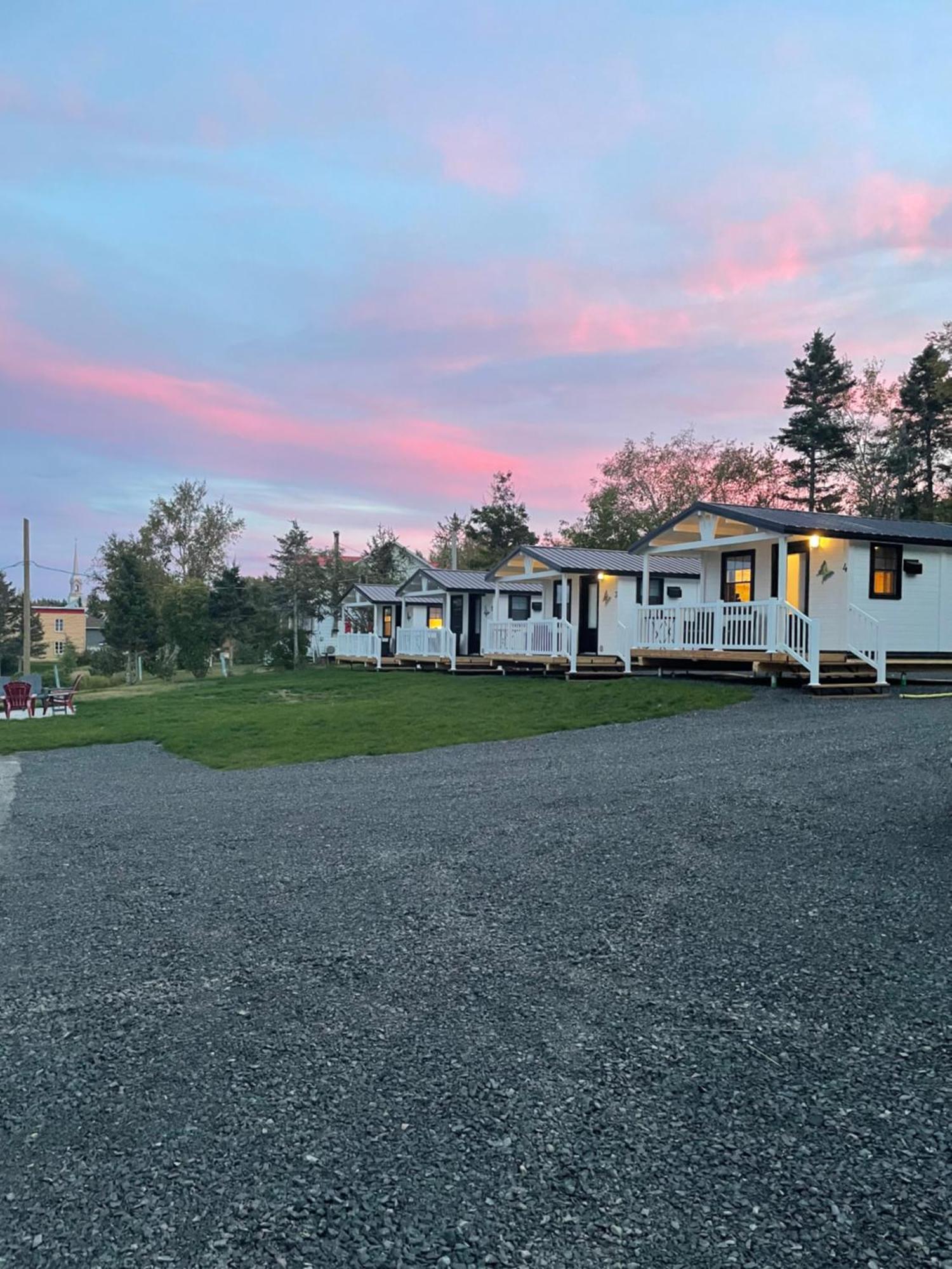 Les Chalets De La Colline Inc Baie-Sainte-Catherine Luaran gambar
